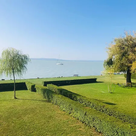 别墅 Balatonparti